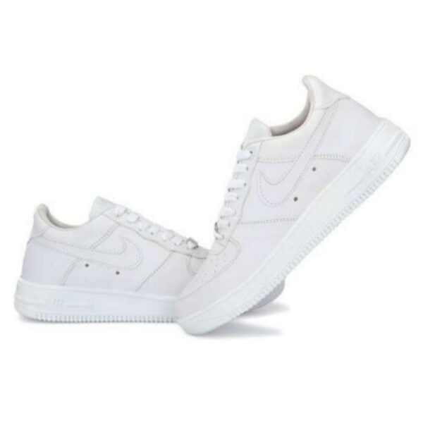 Trendy white sneakers for Men - Image 3