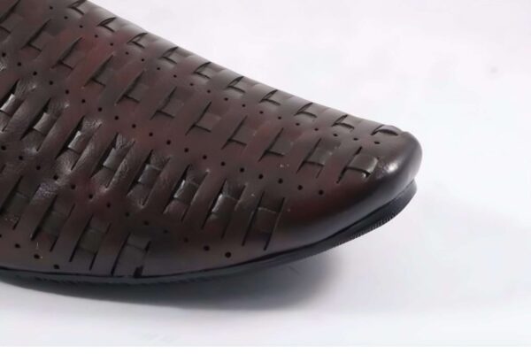 Trendy Comfortable juttis for Men - Image 11