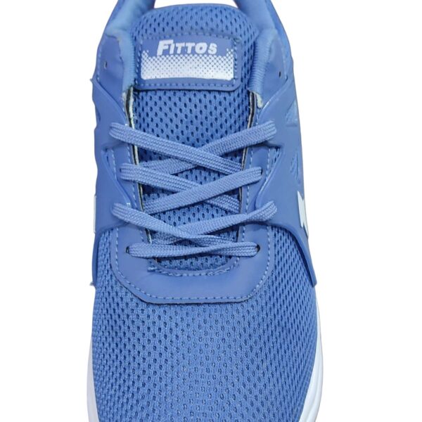 Laces up sports shoes for men